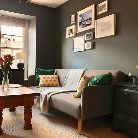 Grade 2 Listed W Garden Apartment Penryn