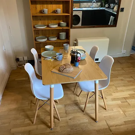 Grade 2 Listed W Garden Apartment